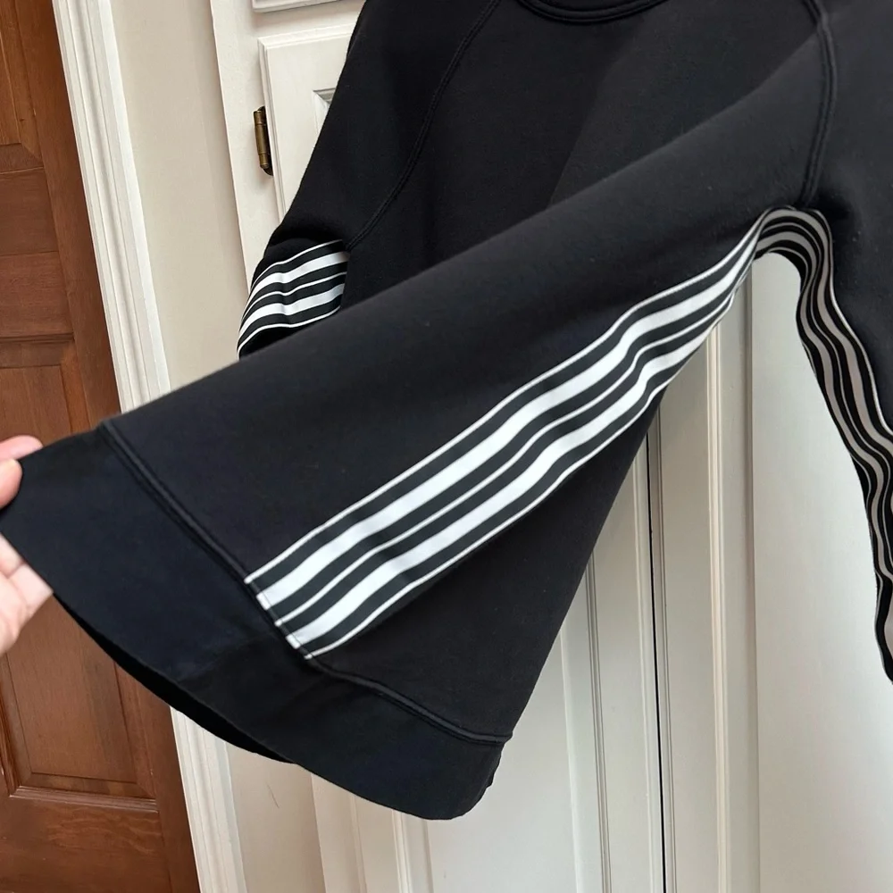 Athleta 24/7 Striped Crew Sweatshirt in Black and White Size Large Tall